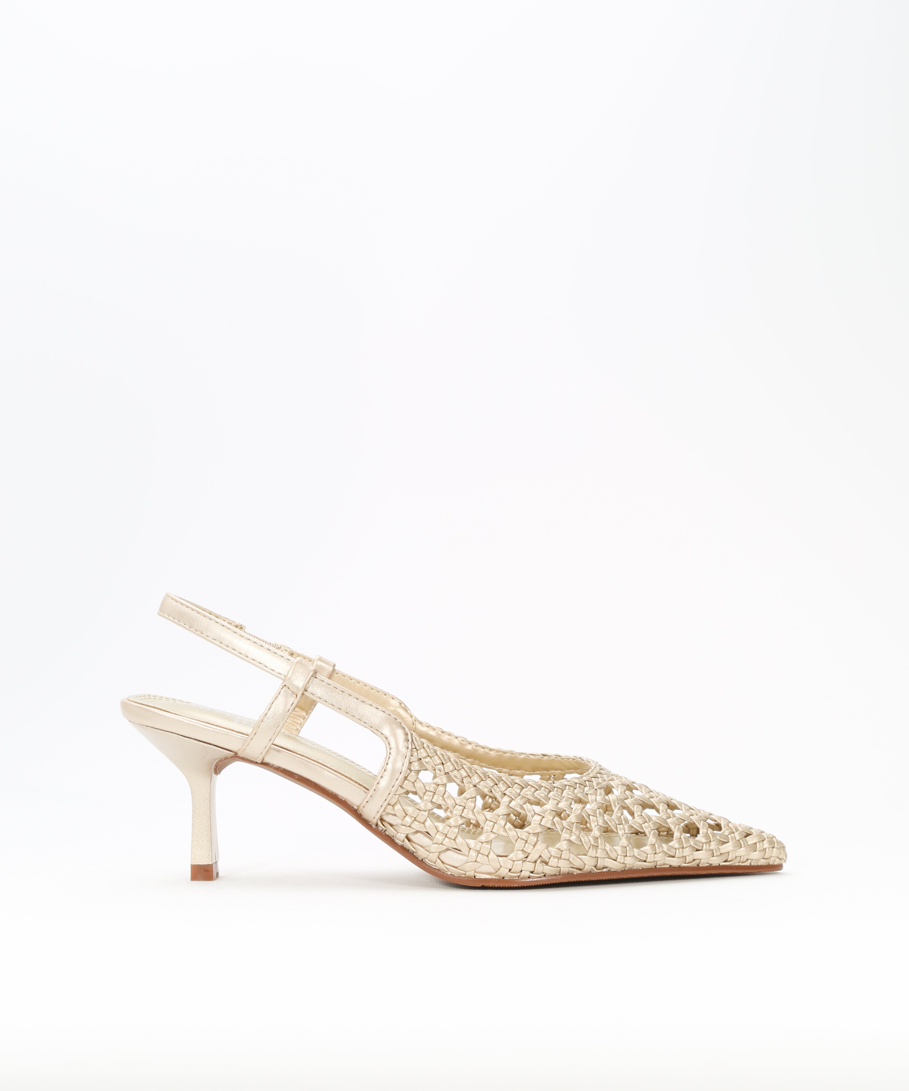 Sapato aberto atr&aacute;s entran&ccedil;ado